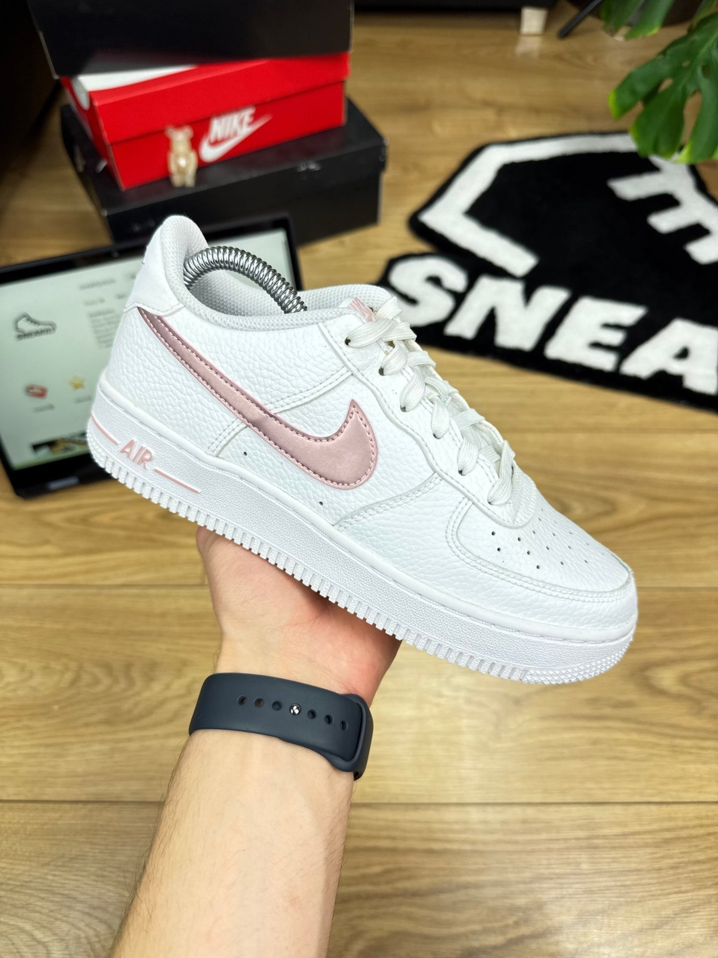 Nike Air Force 1 Low (37.5)