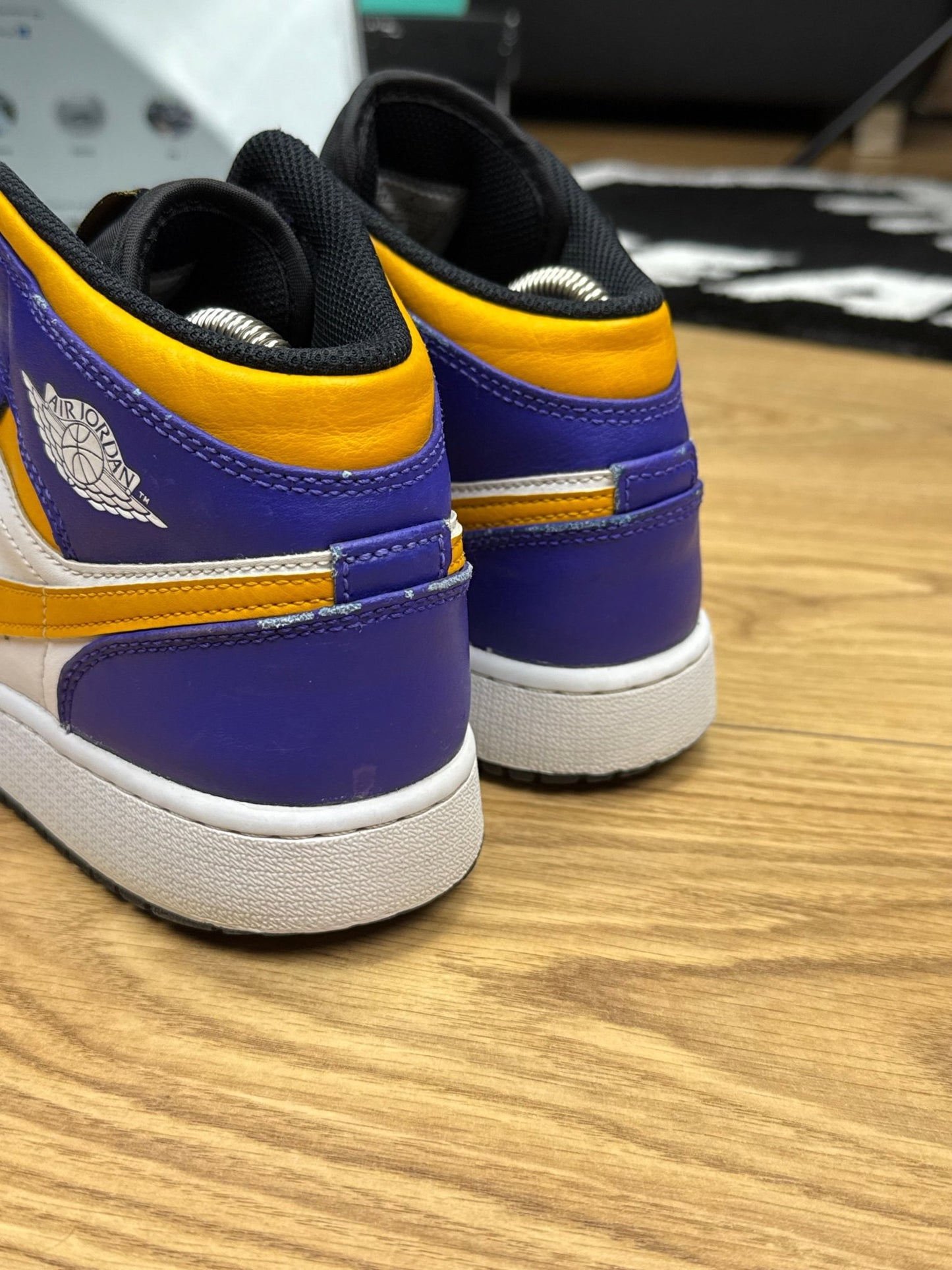Nike Air Jordan 1 Mid (38)