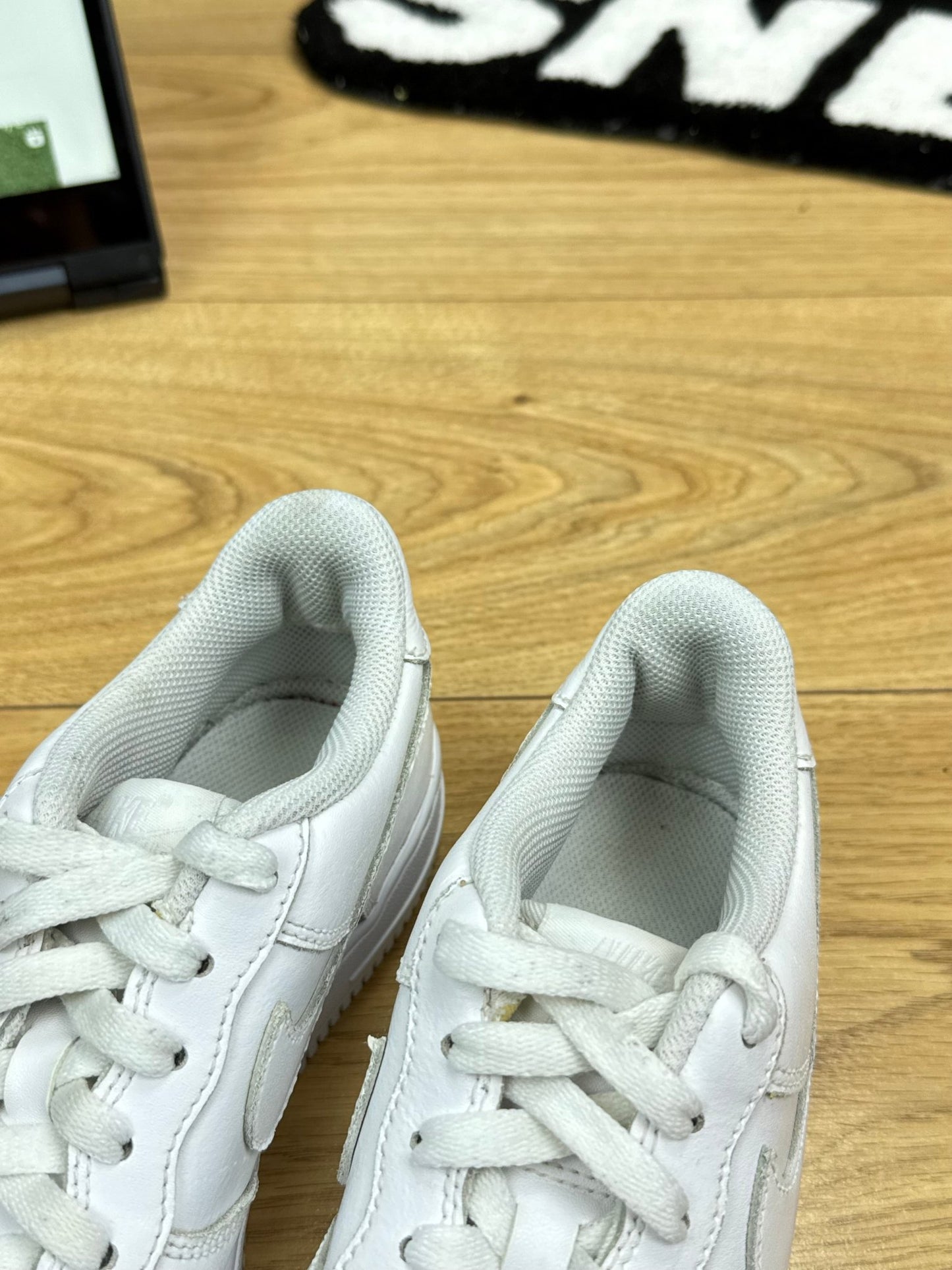 Nike Air Force 1 Low (37.5)