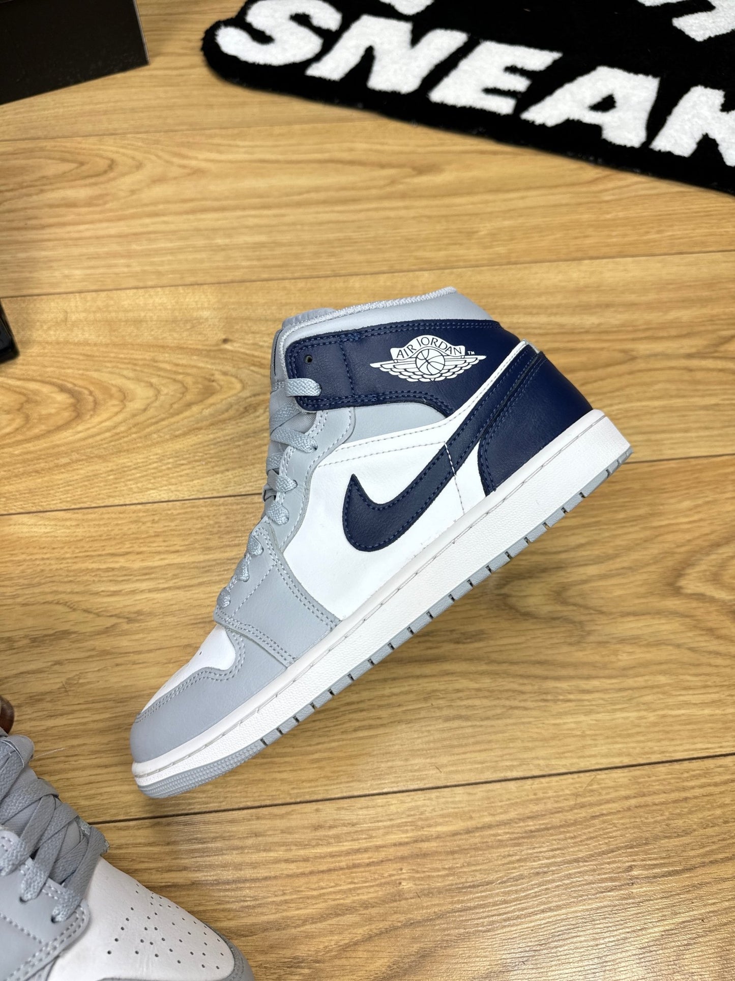 Nike Air Jordan 1 Mid (44)