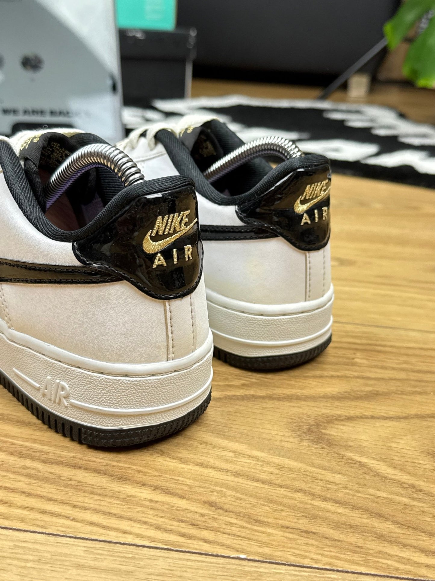 Nike Air Force 1 Low (37.5)