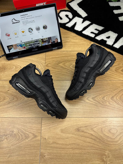 Nike Air Max 95 (42.5) - sneakilystore