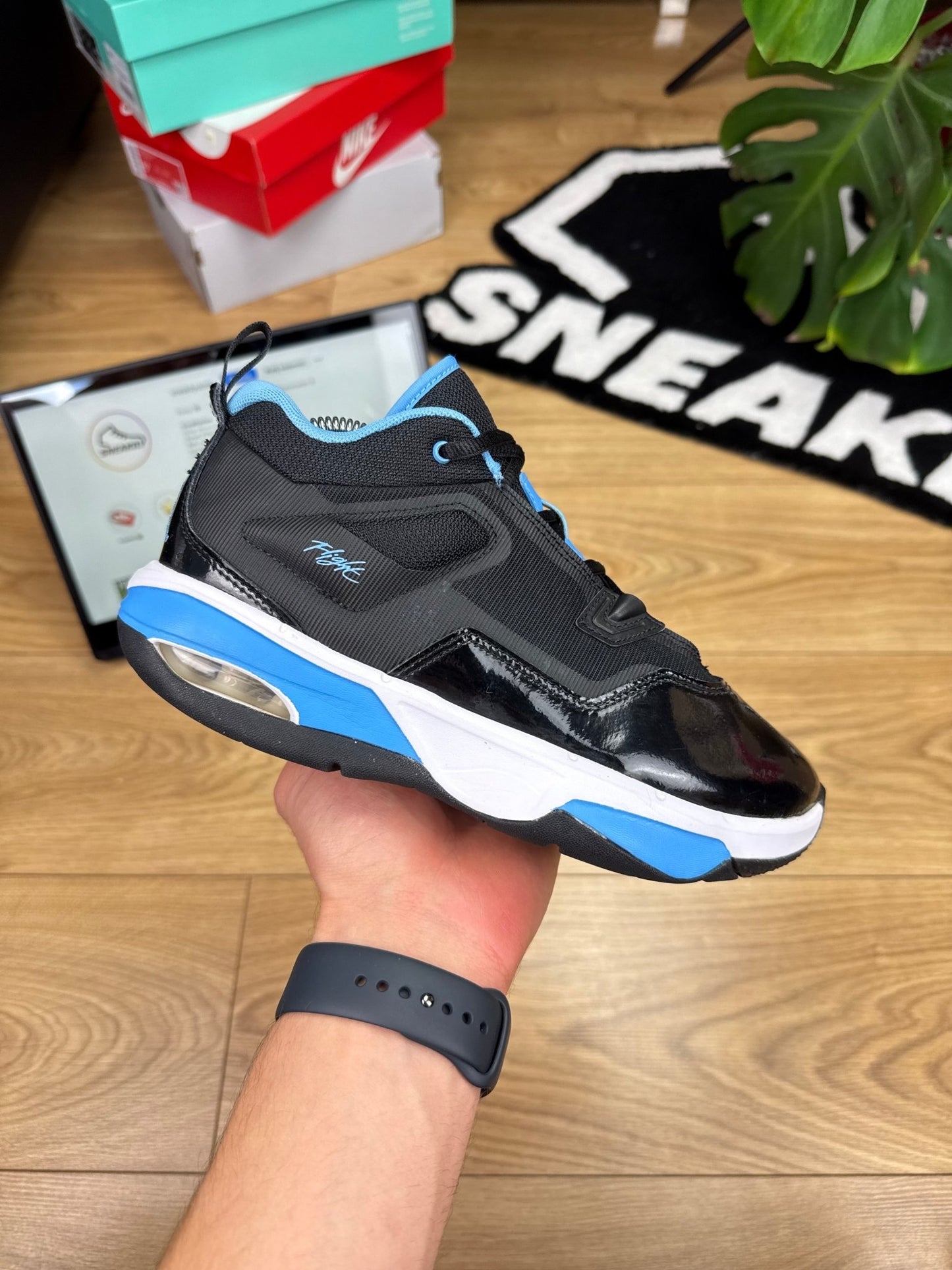 Nike Air Jordan Stay Loyal 3 (38.5)