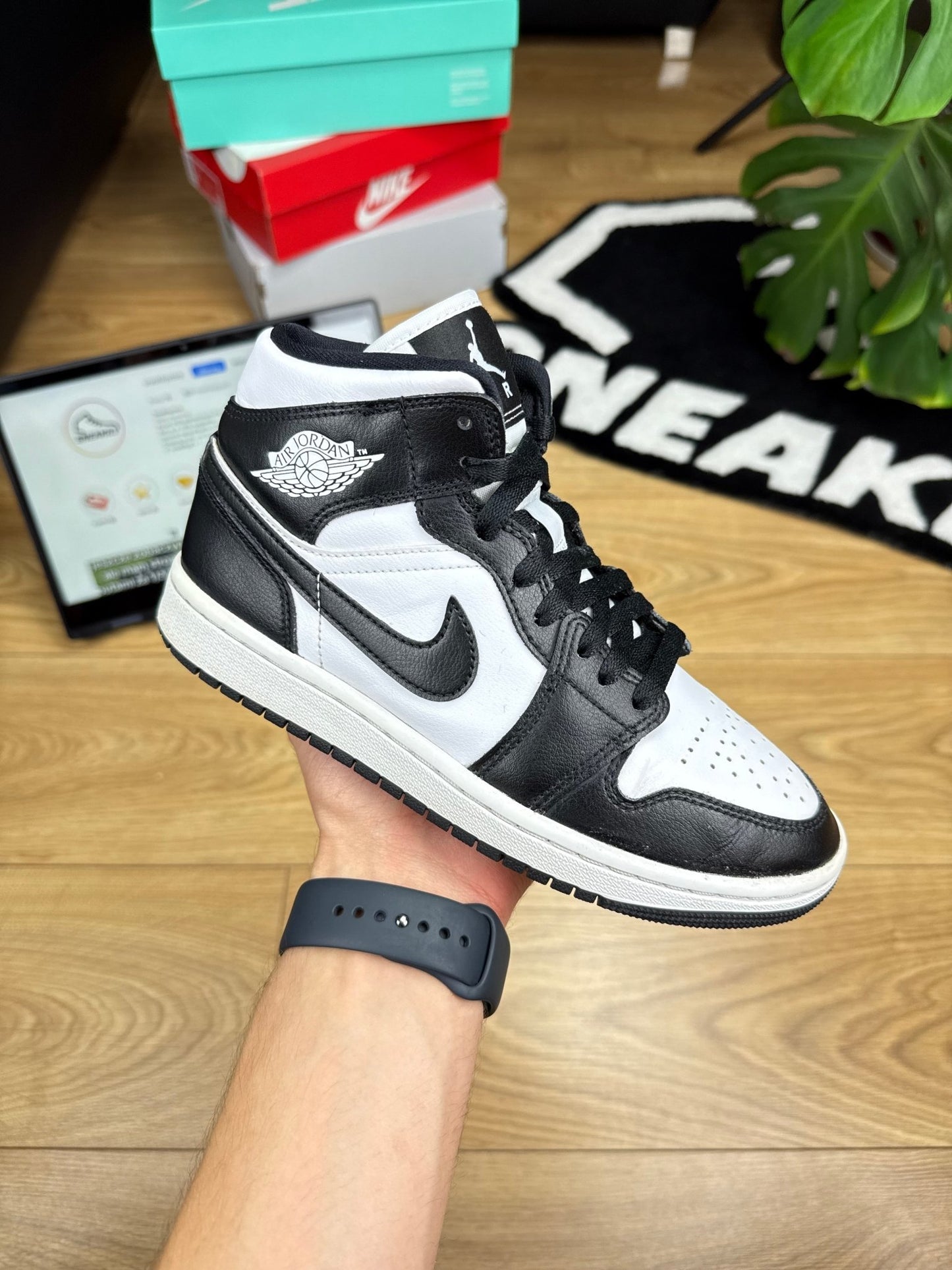 Nike Air Jordan 1 Mid (37.5)