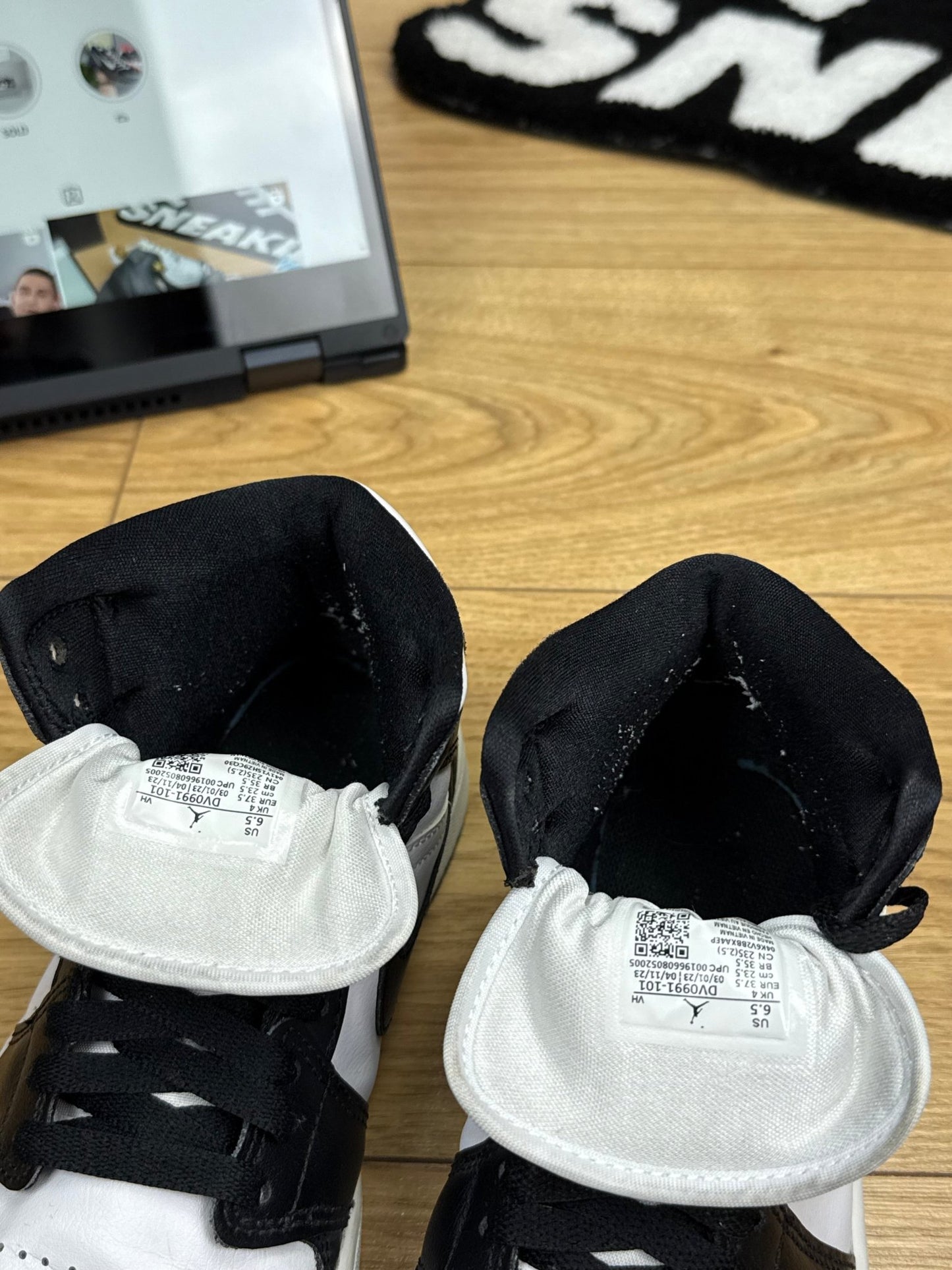 Nike Air Jordan 1 Mid (37.5)