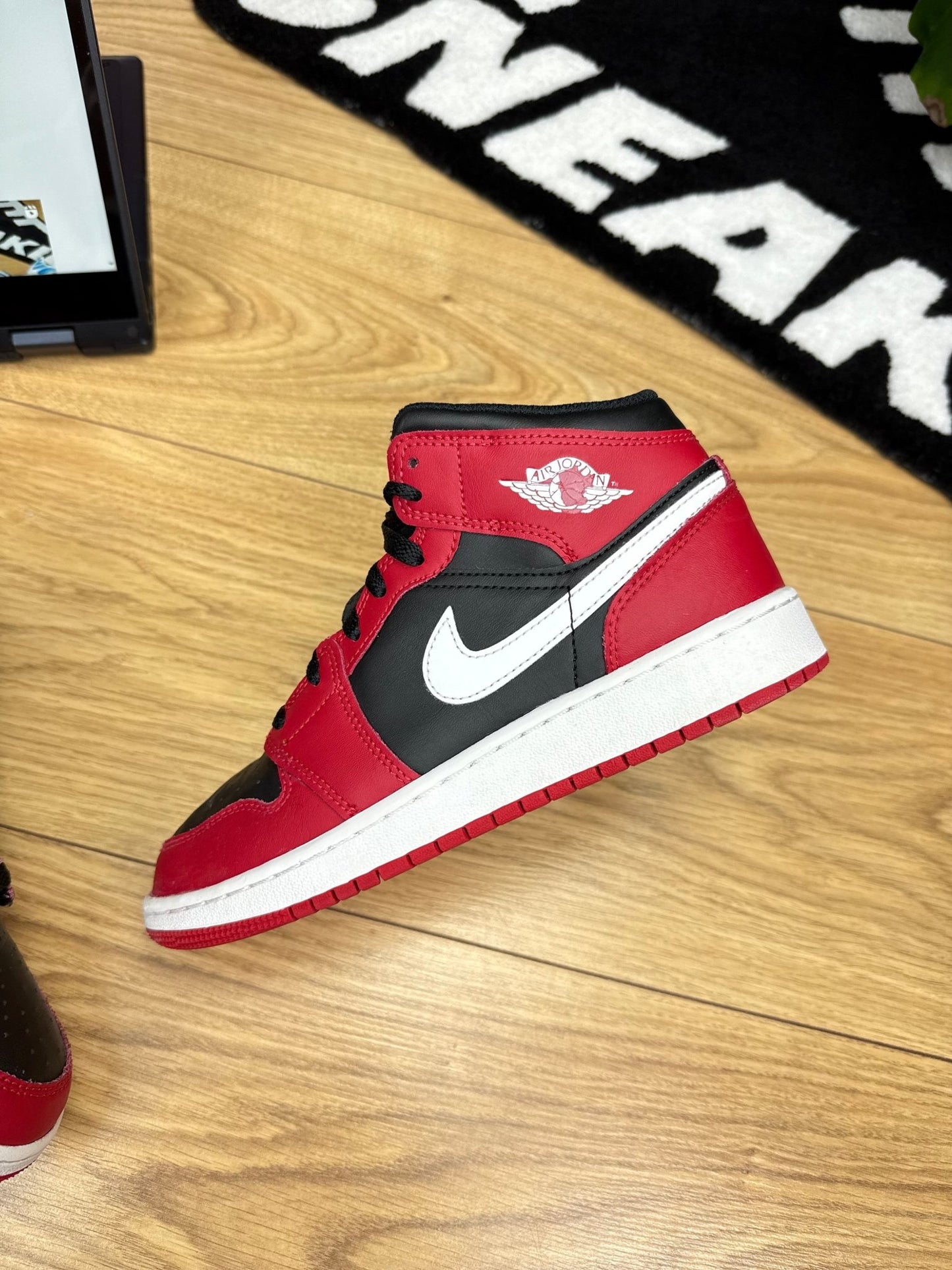 Nike Air Jordan 1 Mid (37.5)