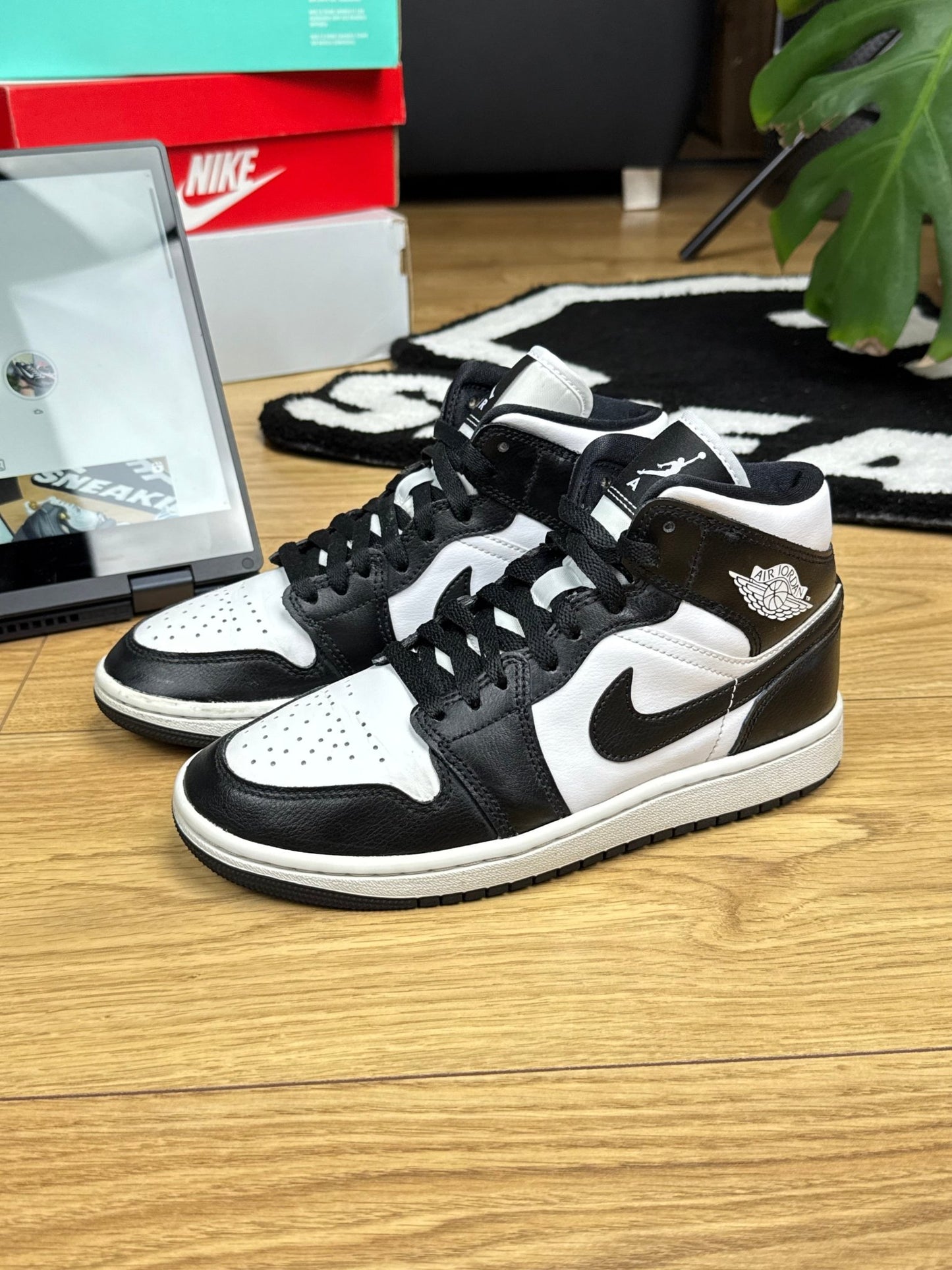 Nike Air Jordan 1 Mid (37.5)
