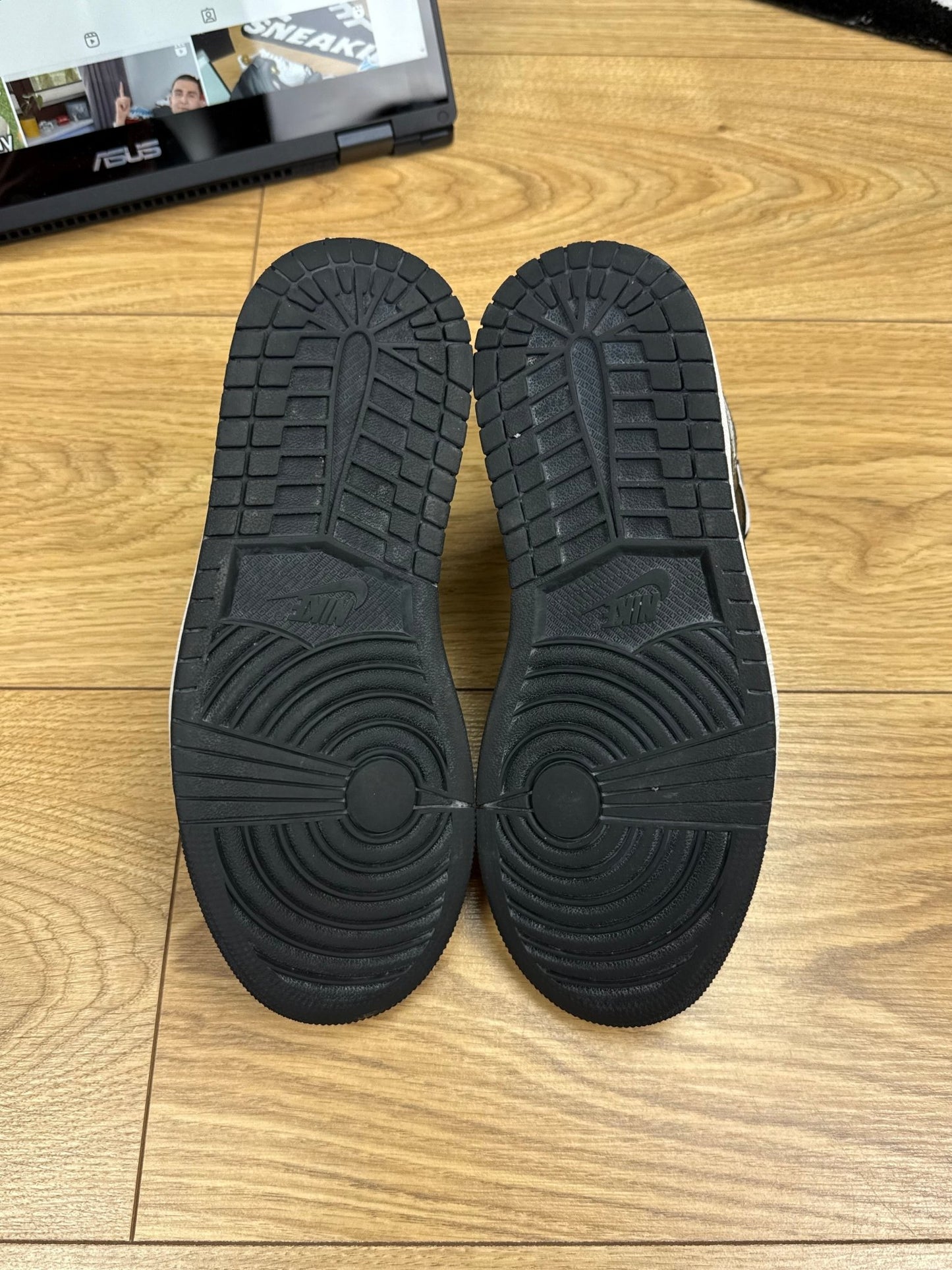Nike Air Jordan 1 Mid (37.5)