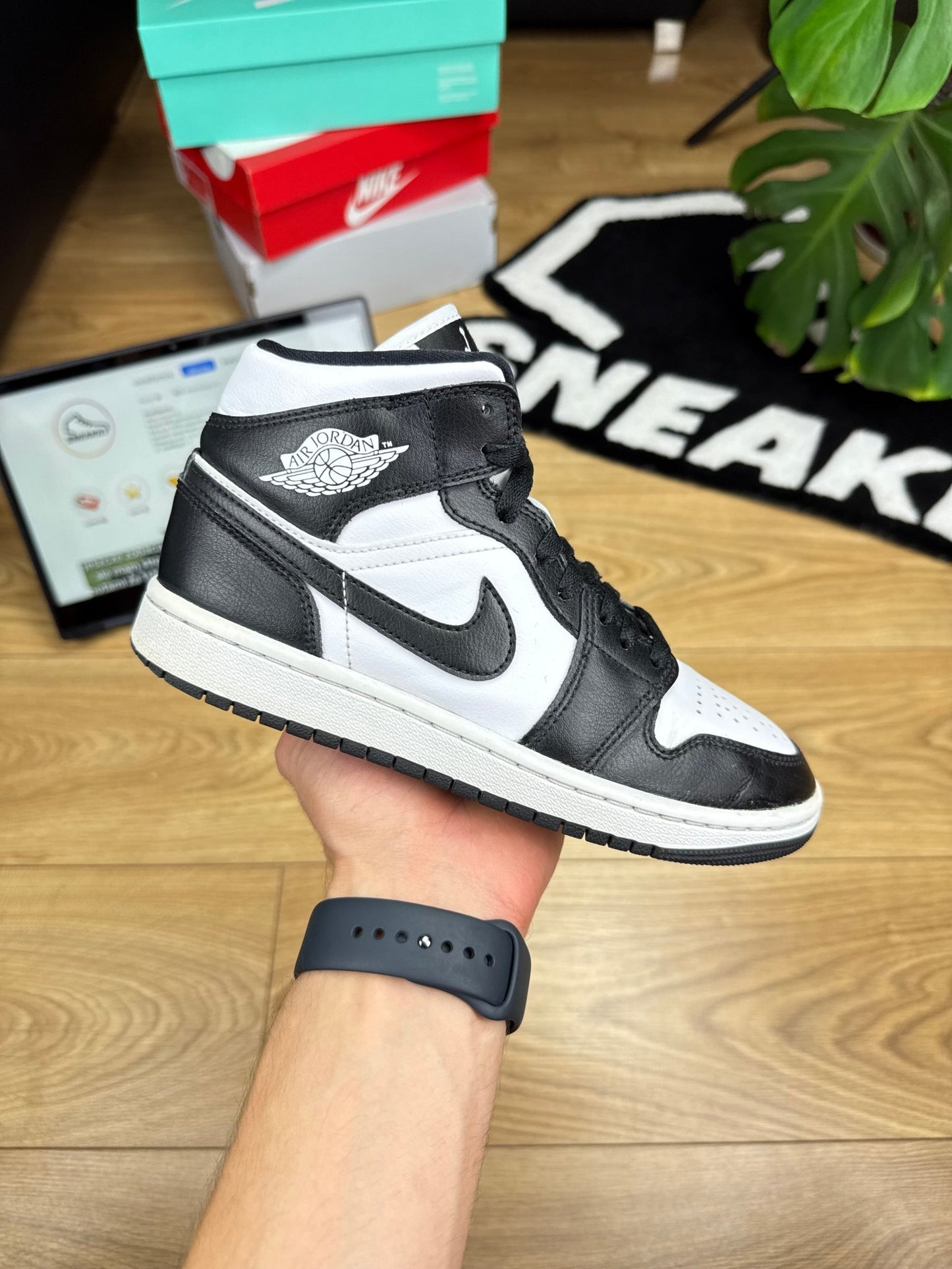Nike Air Jordan 1 Mid (37.5)