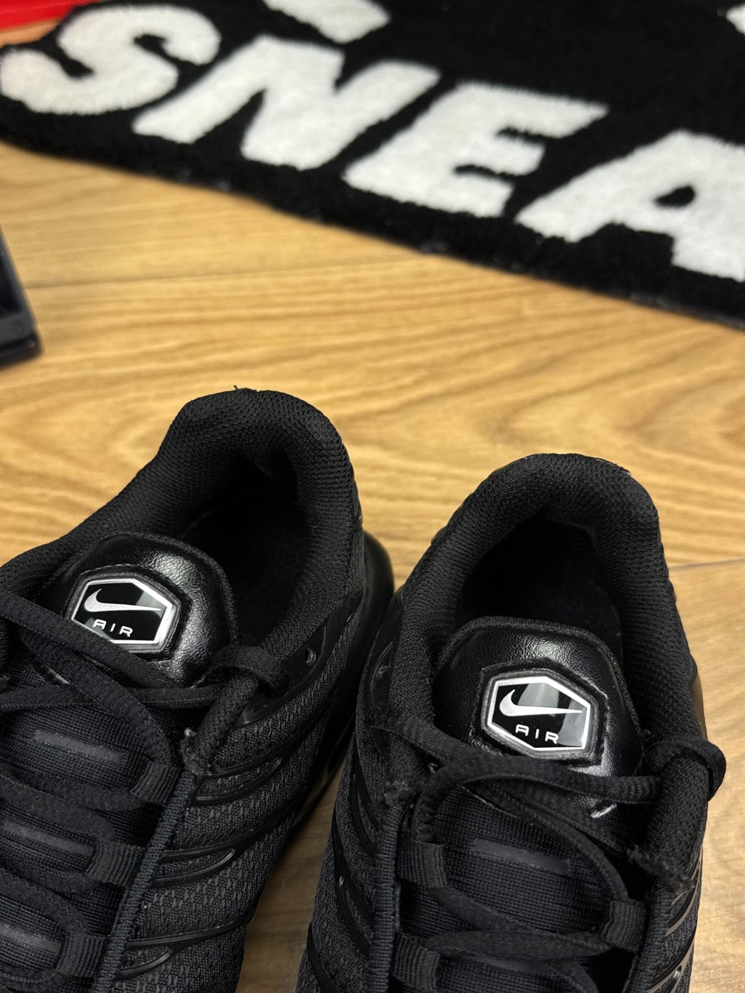 Nike Air Max Plus (42.5) - sneakilystore