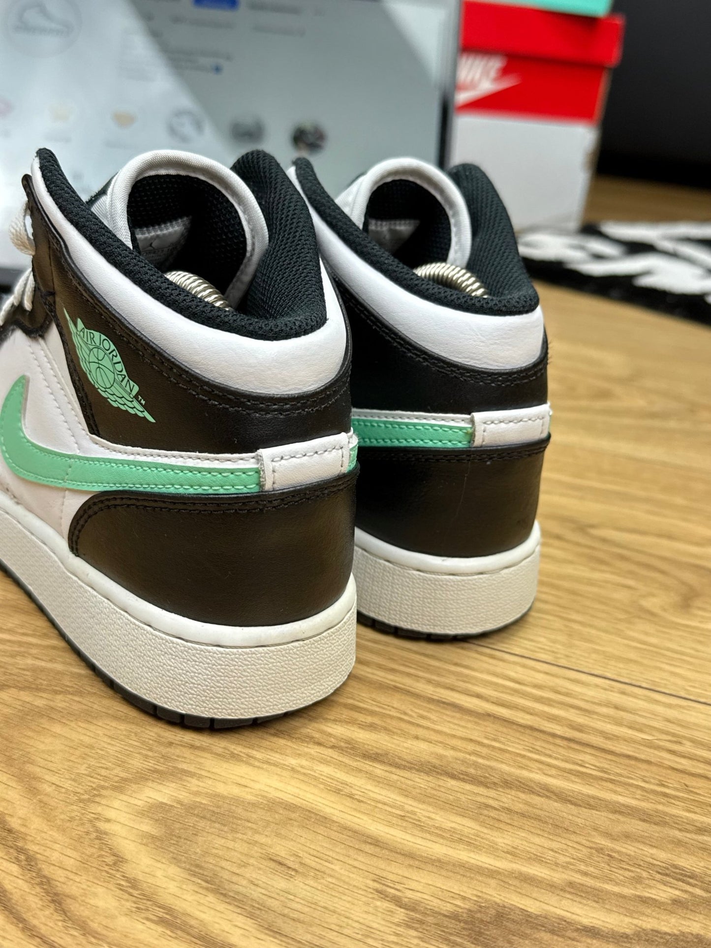 Nike Air Jordan 1 Low (37.5)