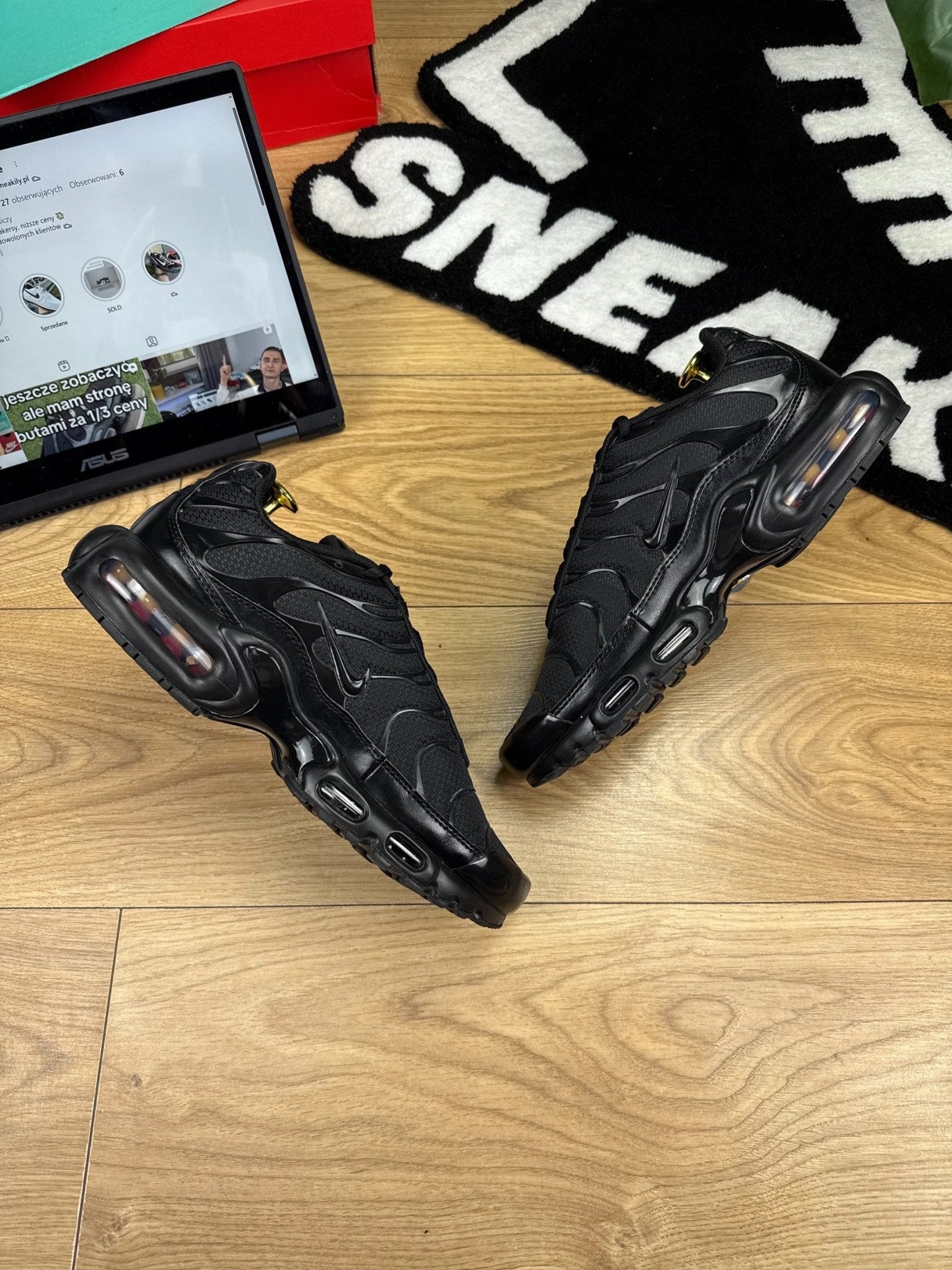 Nike Air Max Plus (42.5) - sneakilystore