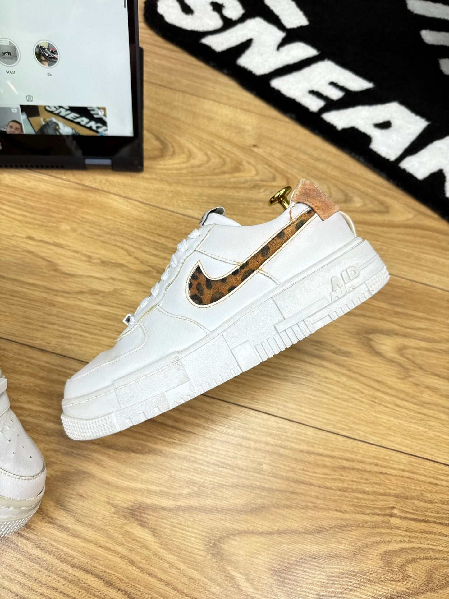 Nike Air Force 1 Pixel (40.5)