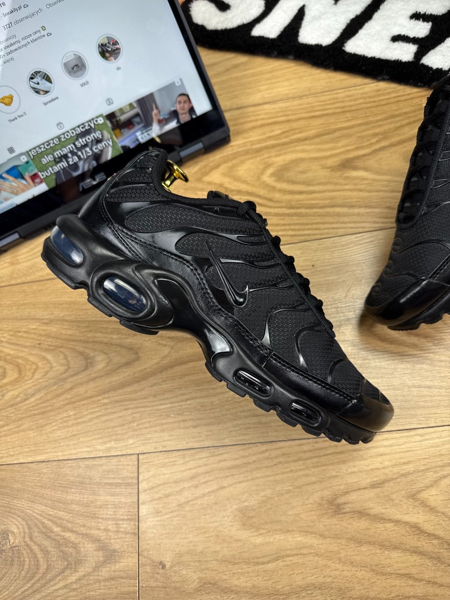 Nike Air Max Plus (42.5) - sneakilystore