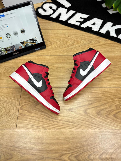 Nike Air Jordan 1 Mid (37.5)