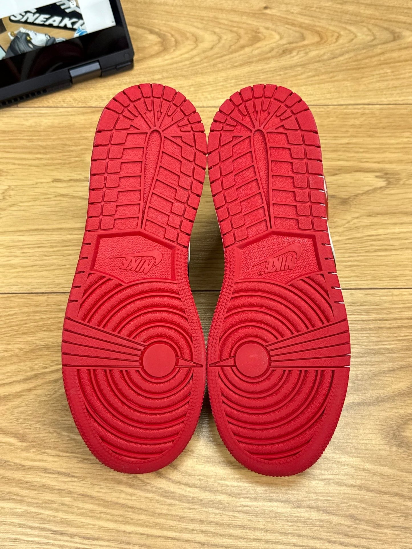 Nike Air Jordan 1 Mid (37.5)