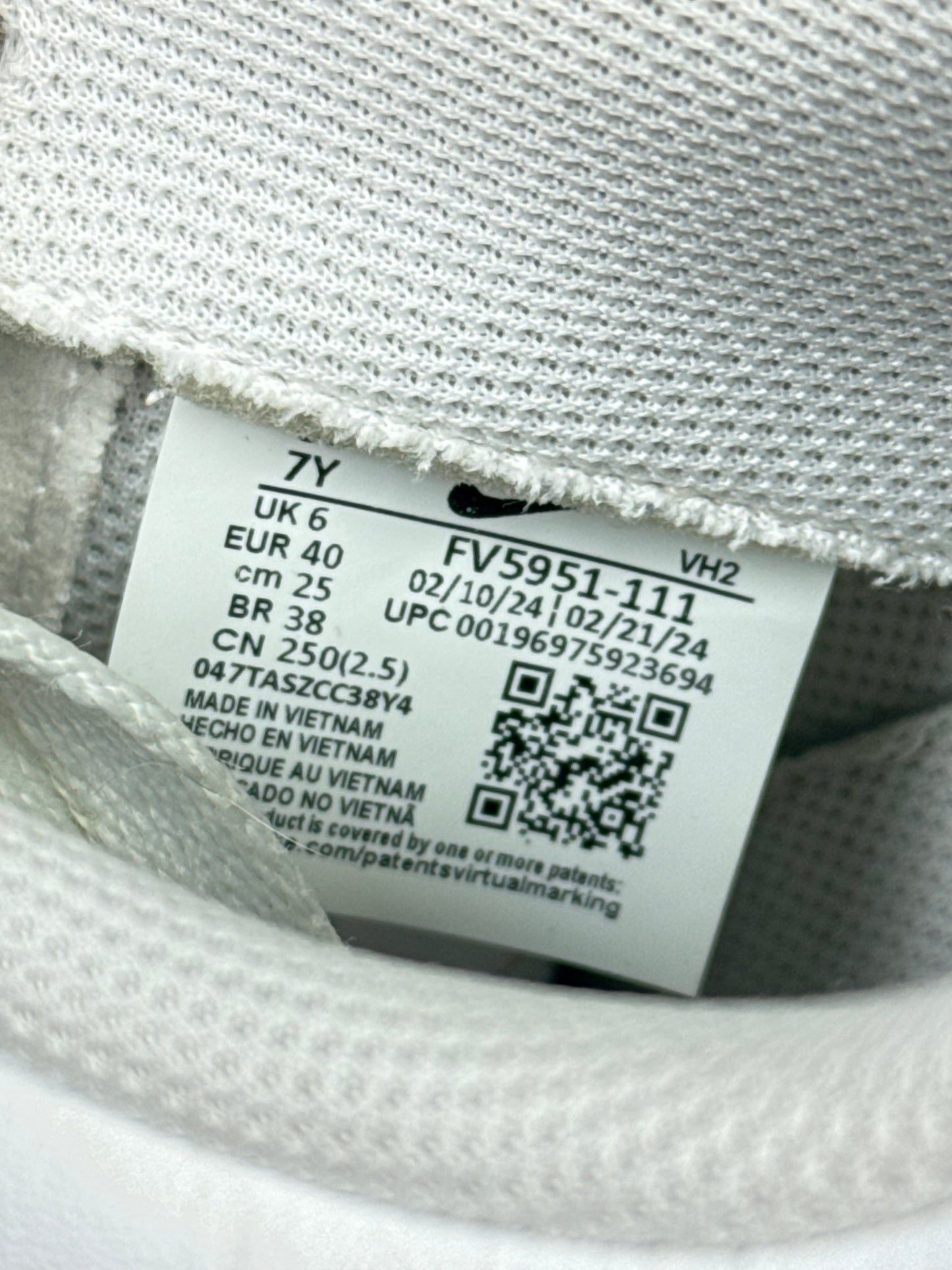 Nike Air Force 1 Low (40)